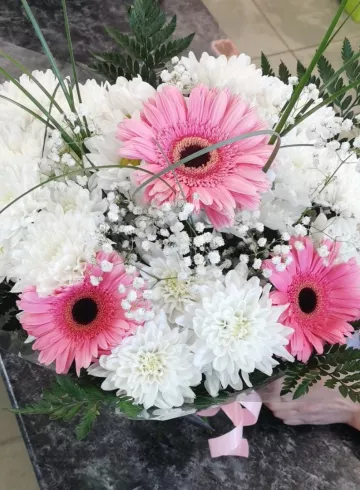 Букет «Зазеркалье нашей реальности» от интернет-магазина цветов в 