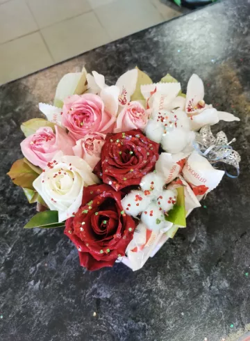  коробка «LOVE» с рафаэлло от интернет-магазина цветов в 