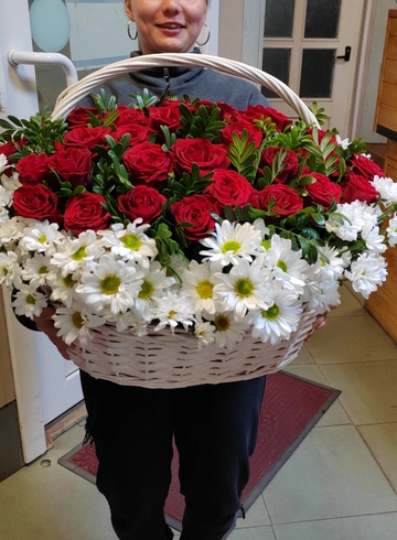 Классическая корзинка от интернет-магазина цветов в 