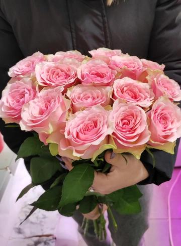 15 розовых роз от интернет-магазина цветов в 