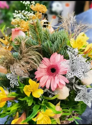 Новогодняя композиция &laquo;Мечта&raquo; от интернет-магазина цветов в 