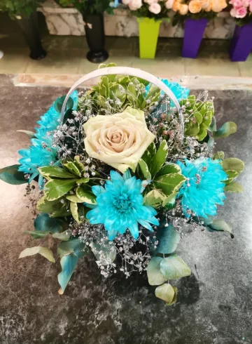 Корзинка счастья от интернет-магазина цветов в 